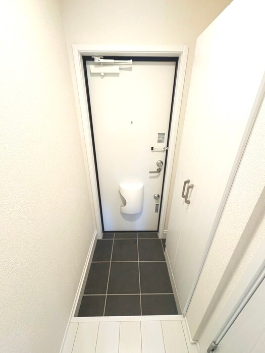 物件内観写真16　(玄関)