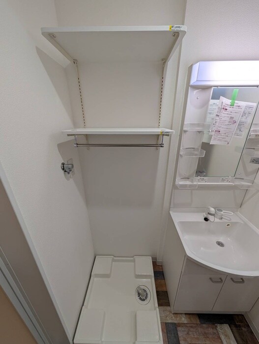 物件内観写真13　(洗濯機置場)