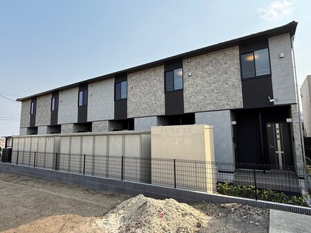 プール・モエ外観写真