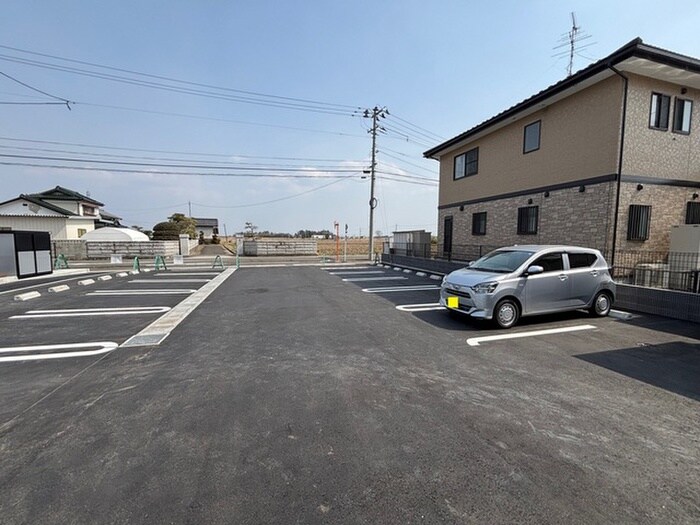 物件外観写真2　(駐車場)