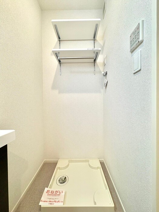 物件内観写真13　(洗濯機置場)