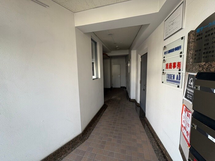 物件外観写真4　(エントランス部分)