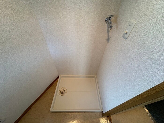 物件内観写真13　(洗濯機置場)