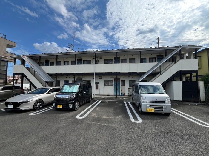 物件外観写真3　(駐車場)