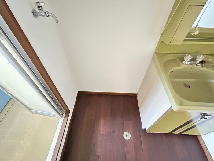 物件内観写真12　(洗濯機置場)