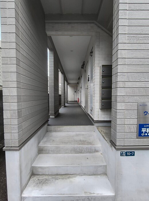 物件外観写真3　(エントランス部分)