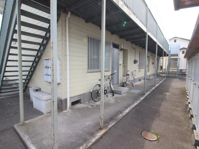 物件外観写真2　(エントランス部分)