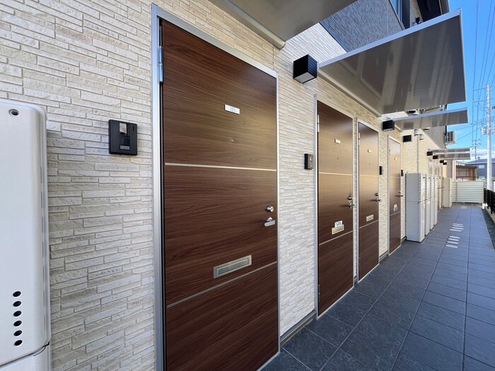 物件外観写真5　(エントランス部分)