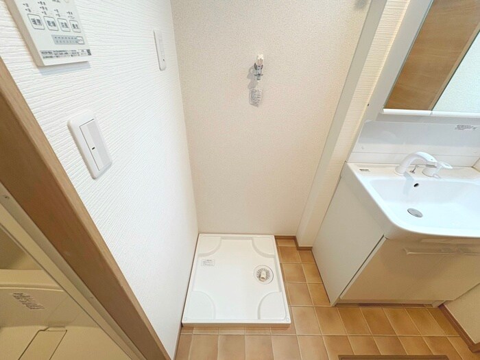 物件内観写真16　(洗濯機置場)