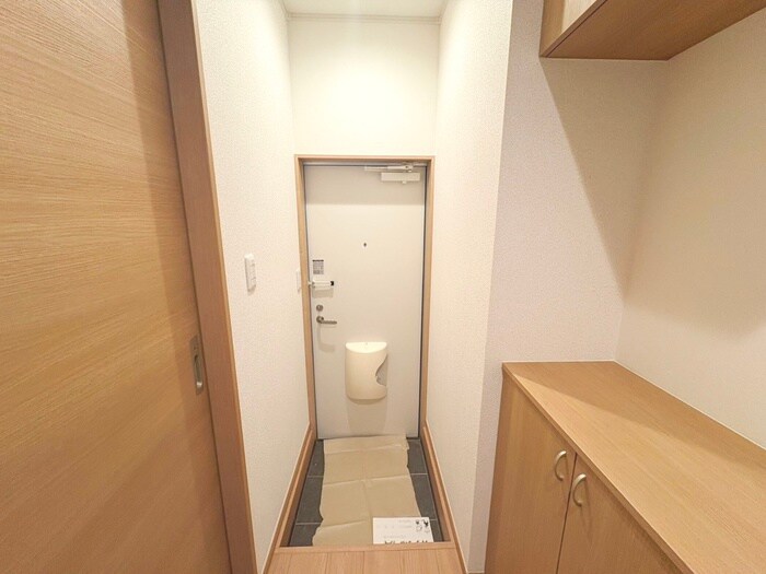 物件内観写真18　(玄関)