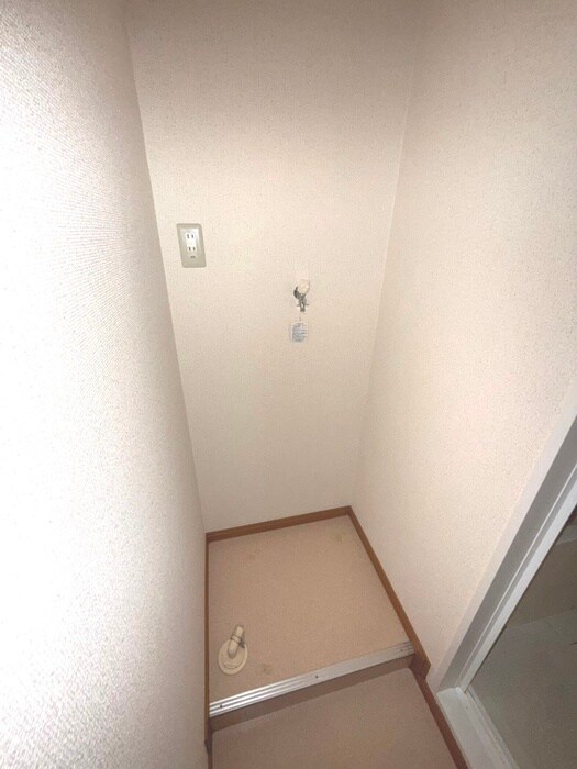 物件内観写真13　(洗濯機置場)