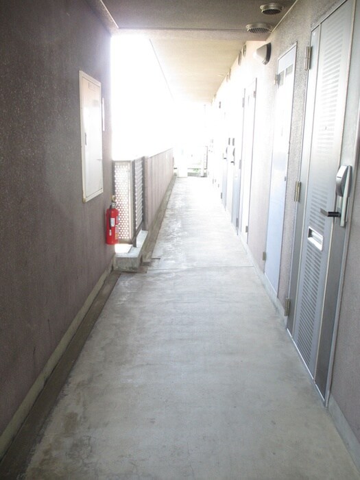 物件外観写真6　(エントランス部分)