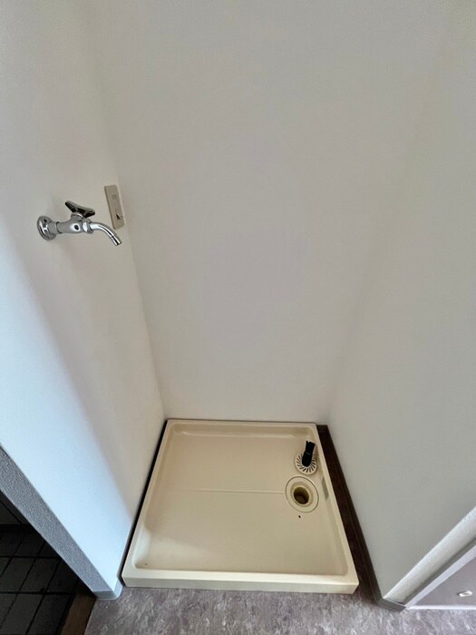 物件内観写真16　(洗濯機置場)