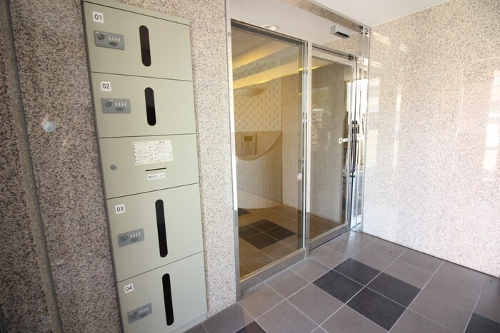 物件外観写真5　(エントランス部分)