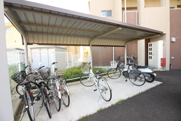 物件外観写真6　(駐輪場)