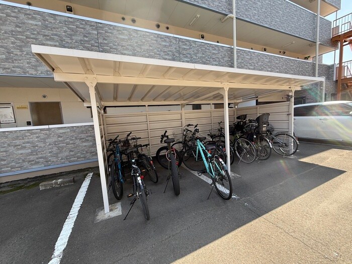 物件外観写真3　(駐輪場)
