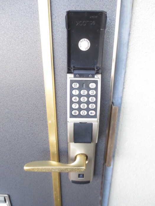 物件内観写真16　(玄関)