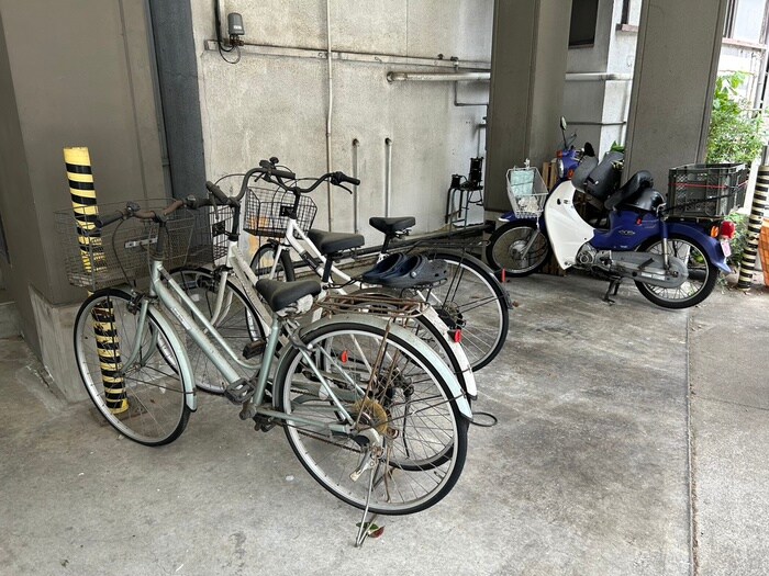 物件外観写真5　(駐輪場)