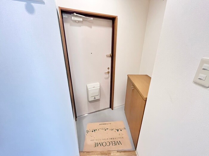 物件内観写真16　(玄関)