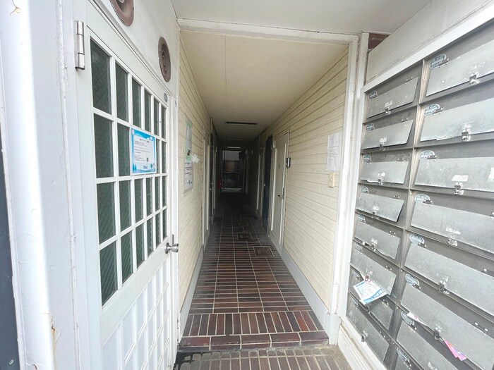 物件外観写真4　(エントランス部分)