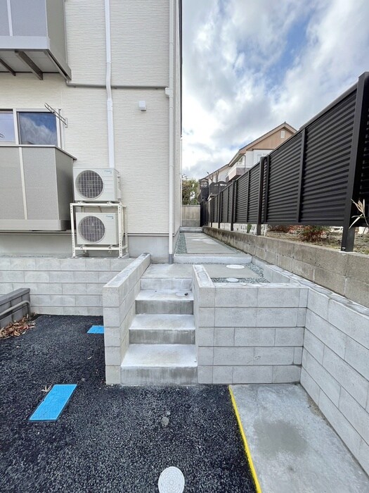 物件外観写真3　(エントランス部分)