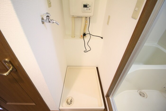 物件内観写真18　(洗濯機置場)