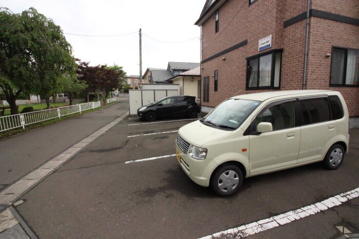 物件外観写真3　(駐車場)
