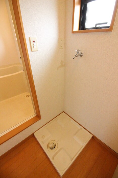 物件内観写真17　(洗濯機置場)