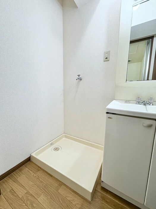 物件内観写真12　(洗濯機置場)