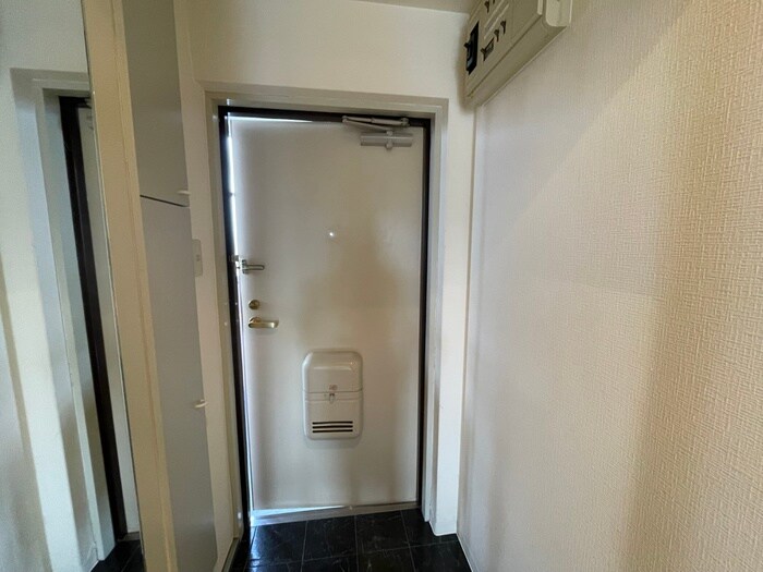物件内観写真18　(玄関)