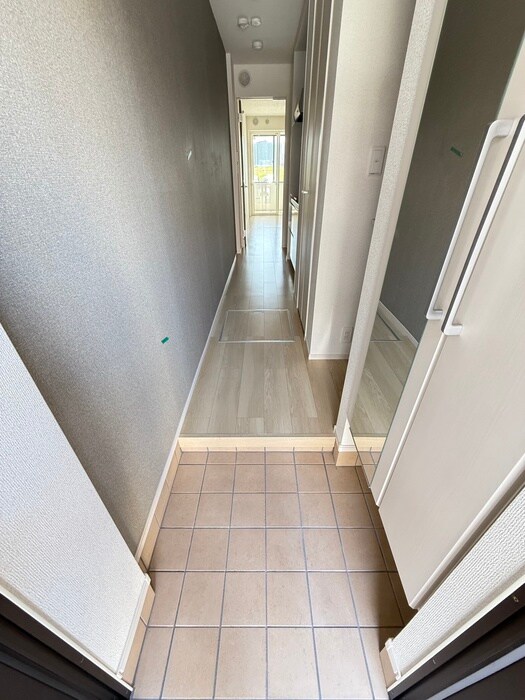 物件内観写真16　(玄関)