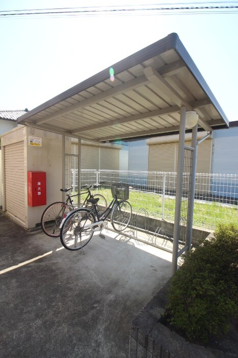 物件外観写真4　(駐輪場)