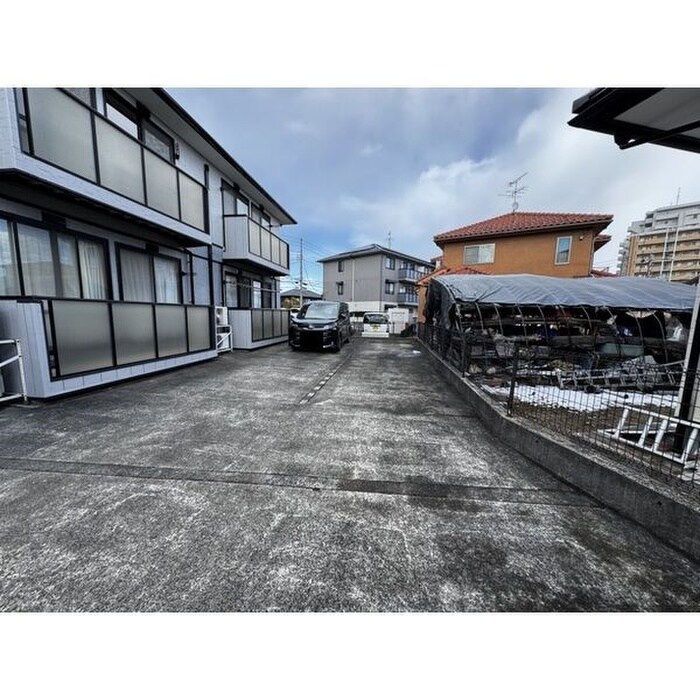 物件外観写真3　(駐車場)