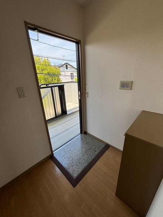 物件内観写真18　(玄関)