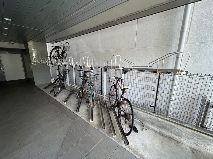 物件外観写真4　(駐輪場)