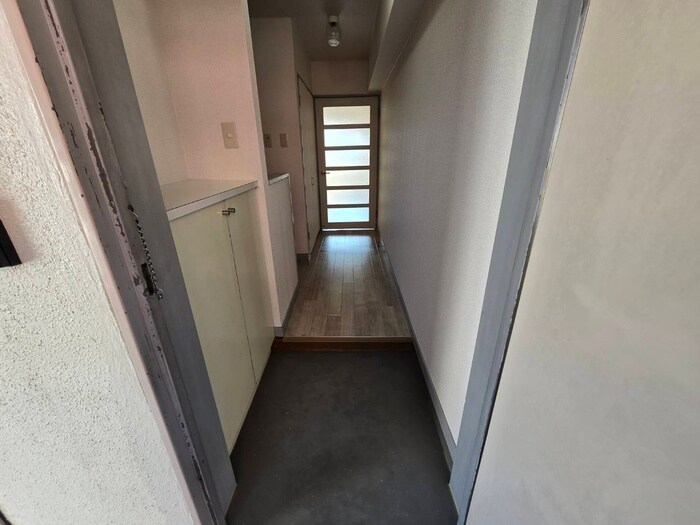 物件内観写真16　(玄関)