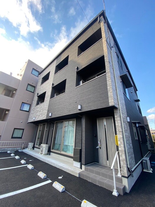 物件外観写真2　(エントランス部分)