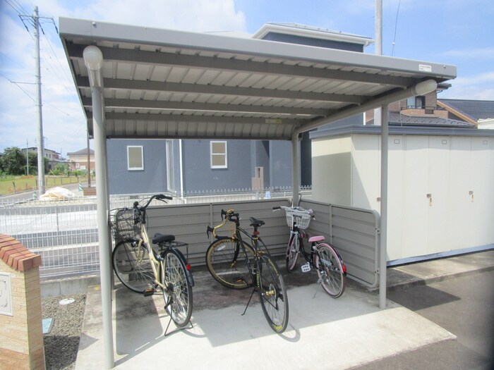 物件外観写真5　(駐輪場)