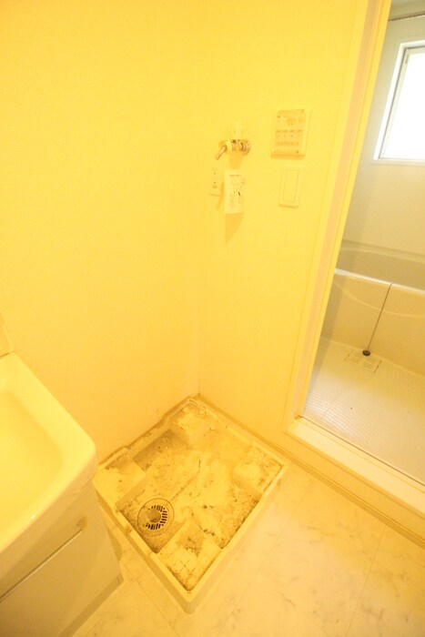 物件内観写真14　(洗濯機置場)