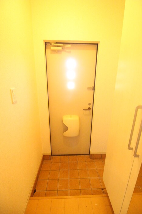 物件内観写真16　(玄関)