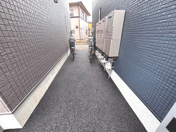 物件外観写真5　(駐車場)