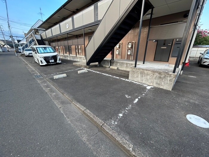 物件外観写真3　(駐車場)