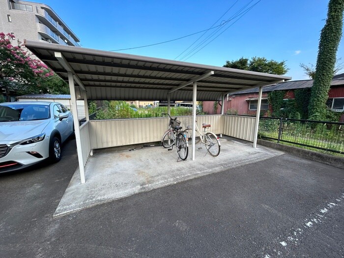 物件外観写真4　(駐輪場)