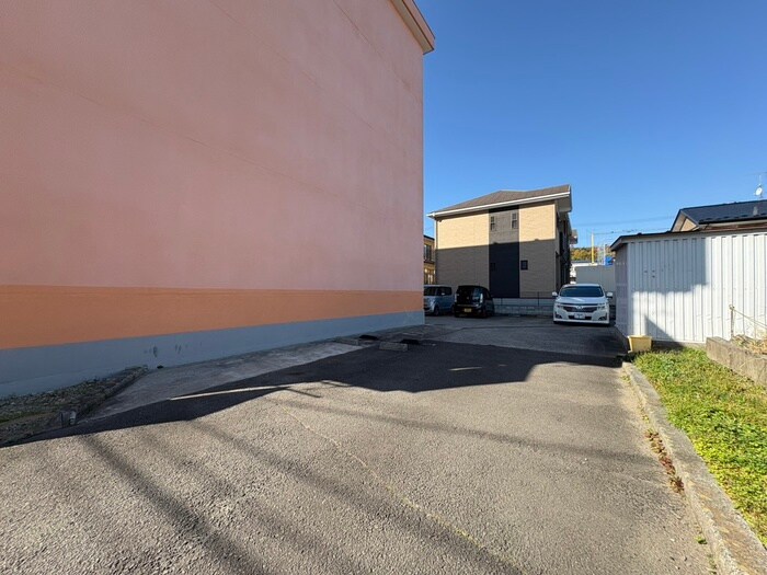 物件外観写真2　(駐車場)