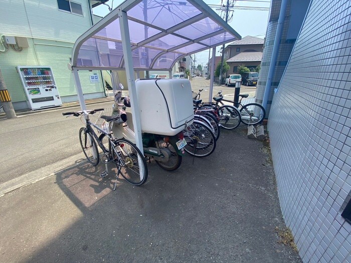物件外観写真4　(駐輪場)