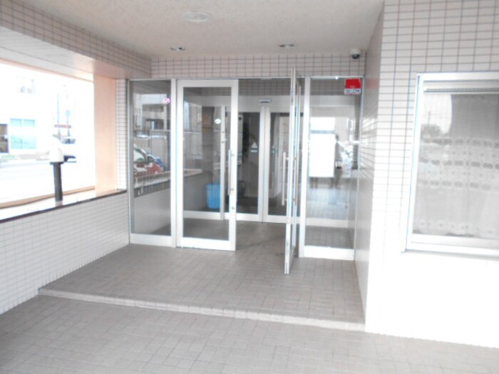 物件外観写真6　(エントランス部分)