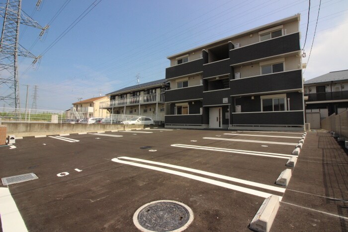 物件外観写真2　(駐車場)