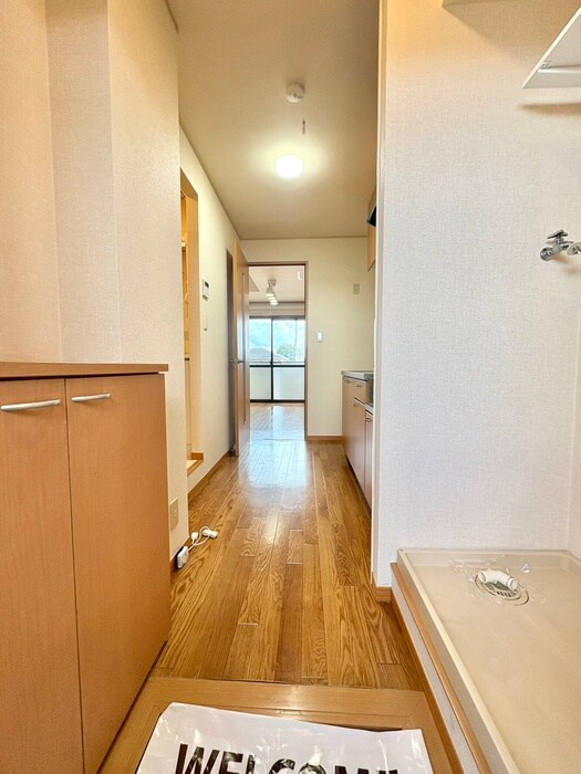 物件内観写真16　(廊下)