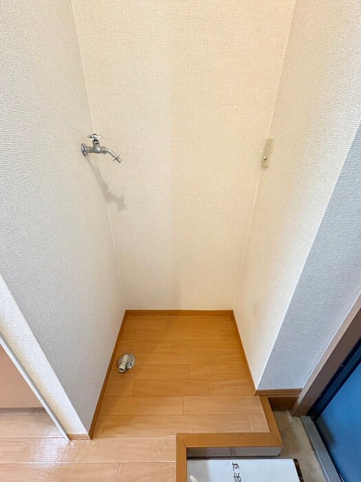 物件内観写真16　(洗濯機置場)