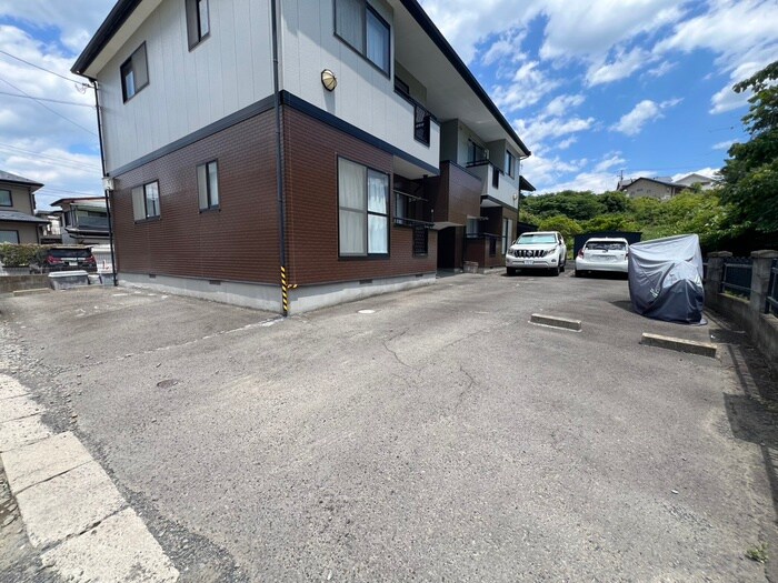 物件外観写真3　(駐車場)